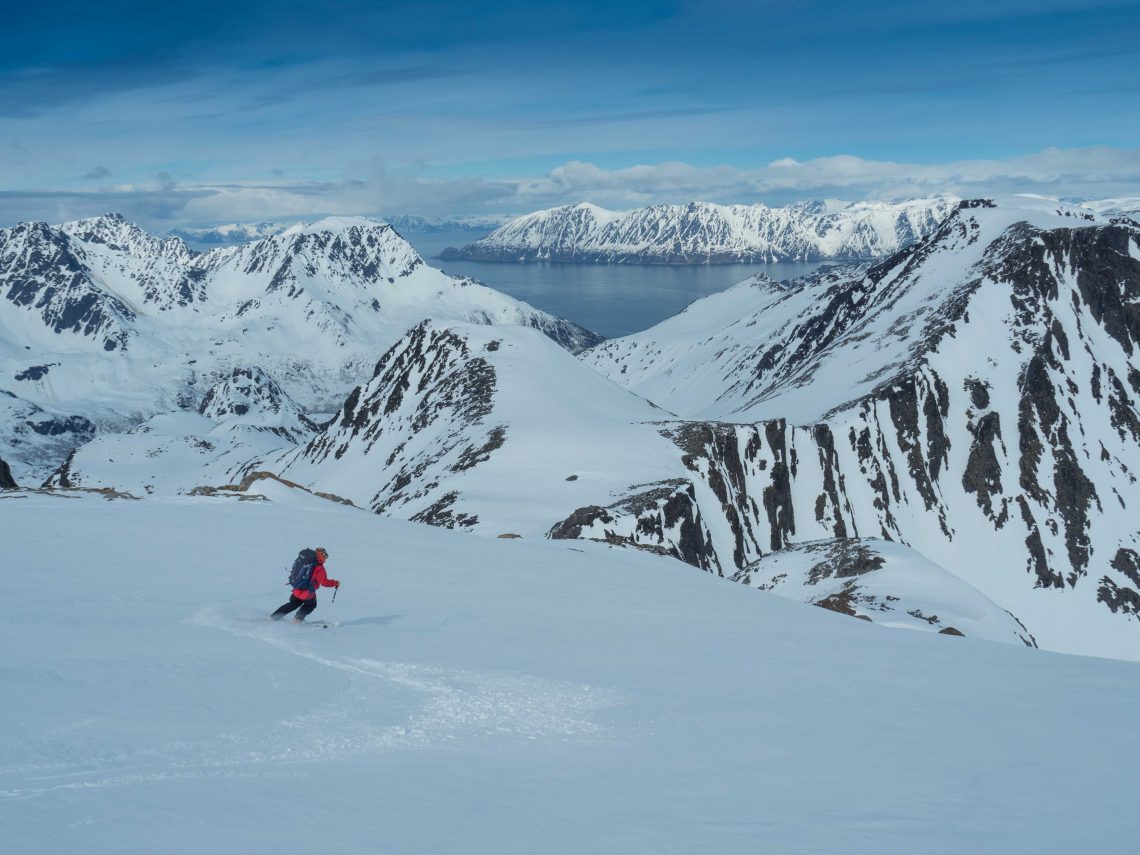 Safe mountain skiing in Norway